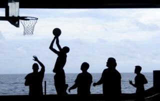 Los beneficios para la salud de jugar al baloncesto