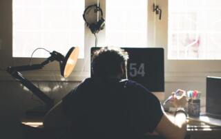 6 errores que no te permiten cuidar tu salud mental en el trabajo